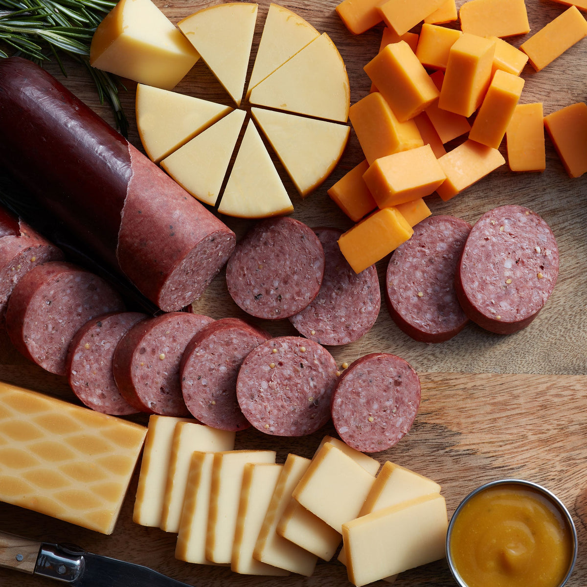 Smoked Cheddar Blend | Hickory Farms