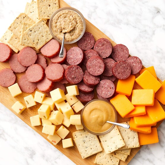 Signature Bites & Board Gift Set | Hickory Farms